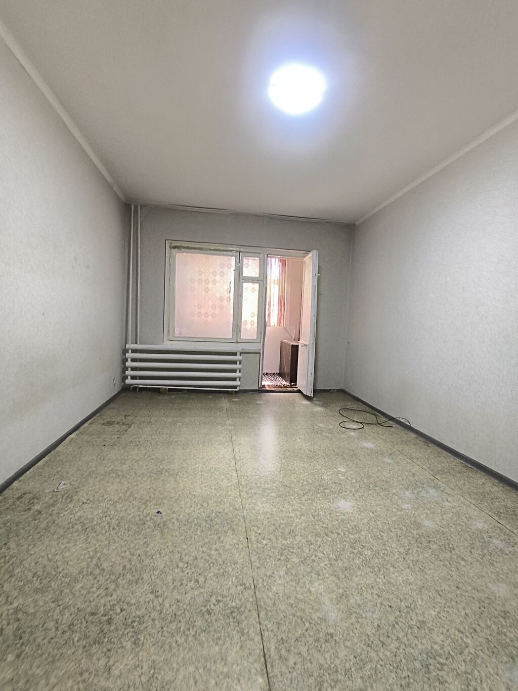 1 комната, 35 м², 5 мкр 106 серия, 1 этаж, Требуется ремонт: фото 2