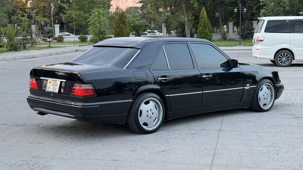 Mercedes-Benz W124: 1994 г., 3.2 л, Механика, Бензин, Седан: фото 7