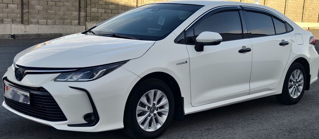 Toyota Corolla: 2021 г., 1.8 л, Вариатор, Гибрид, Седан: фото 3