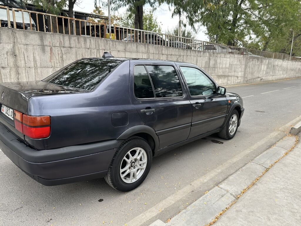 Volkswagen Vento: 1993 г., 1.8 л, Механика, Бензин, Седан: фото 6