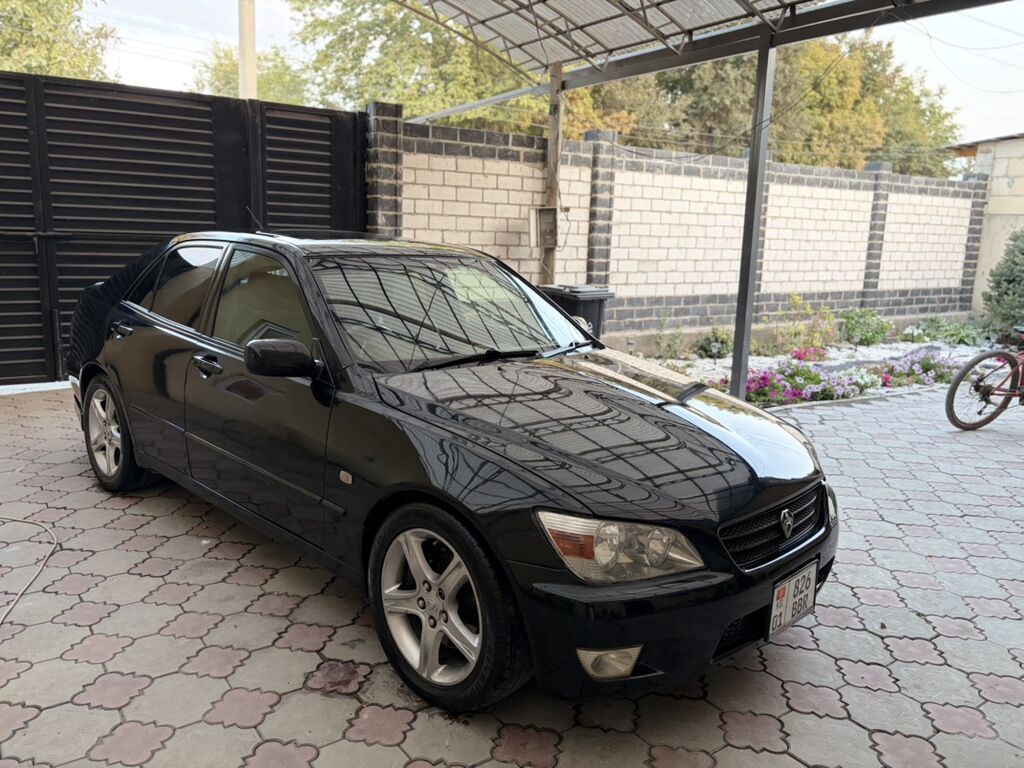 Lexus IS: 2003 г., 2 л, Автомат, Бензин, Седан: фото 2