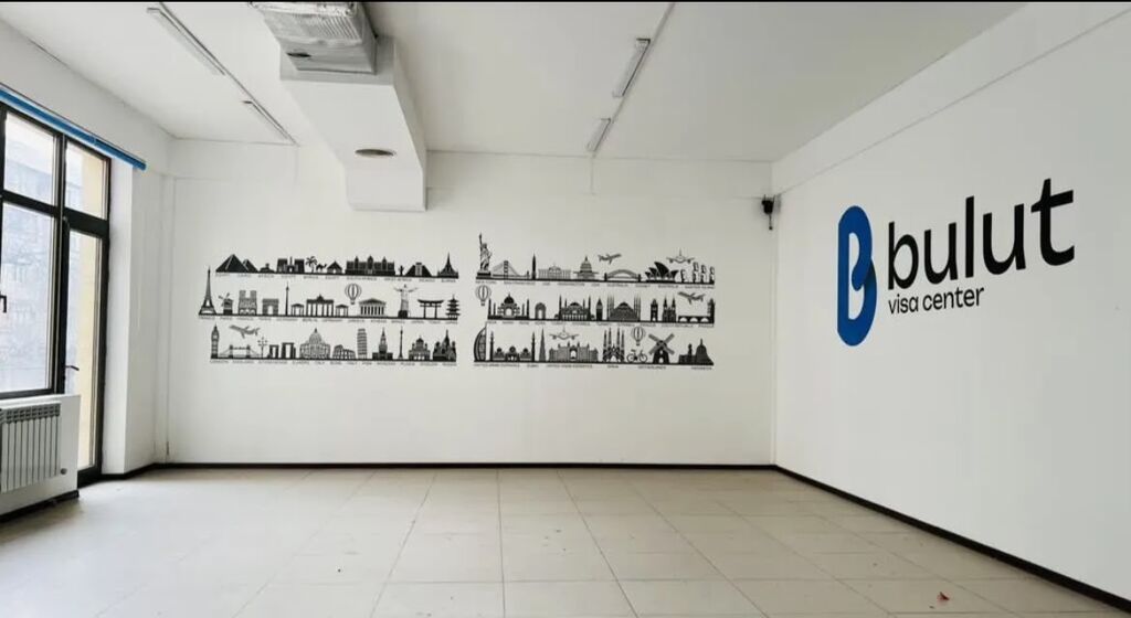 Сдаю Офис целиком: 100 м², В жилом комплексе, С ремонтом, Первая линия, С высокими потолками