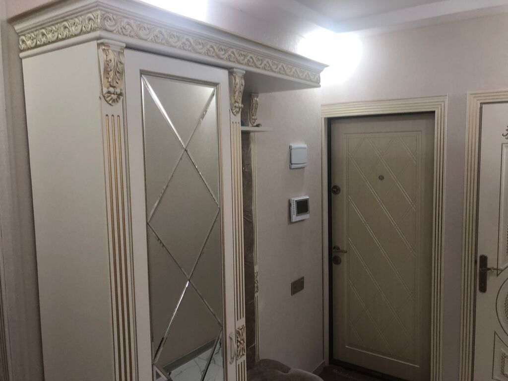Bakı, Bakıxanov qəs., 5 otaqlı, Köhnə tikili, m. Neftçilər, 120 kv. m