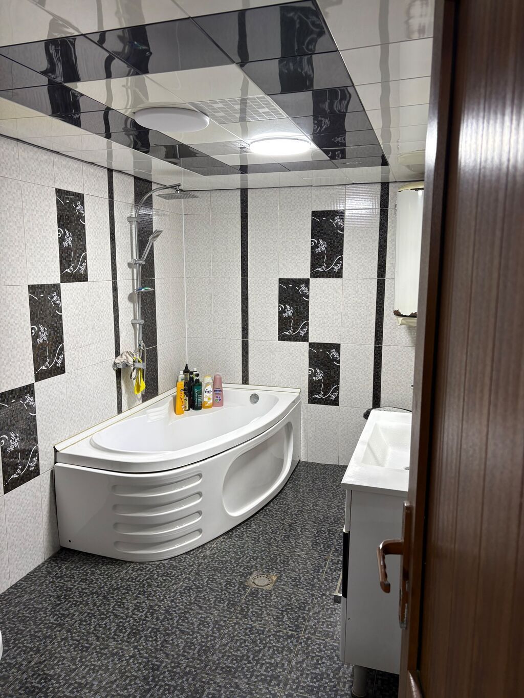 Mərdəkanda 7 otaqlı həyət evi satılır, 400 m², 250 000 AZN, şəkil 2 / 12