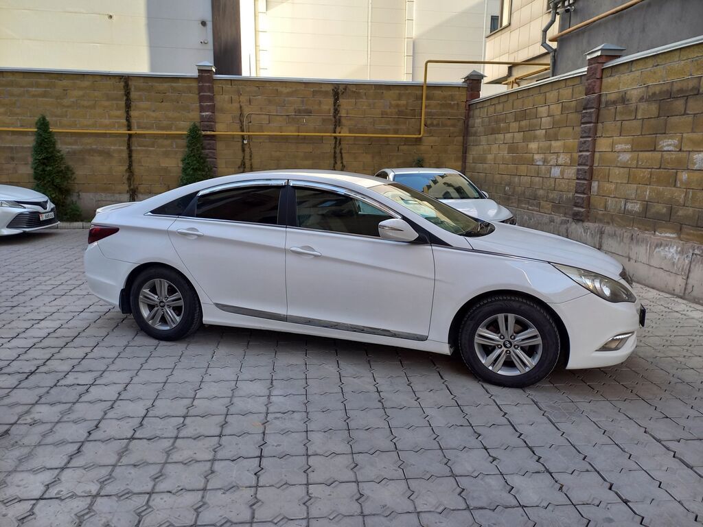 Hyundai Sonata: 2012 г., 2 л, Автомат, Бензин, Седан: фото 3