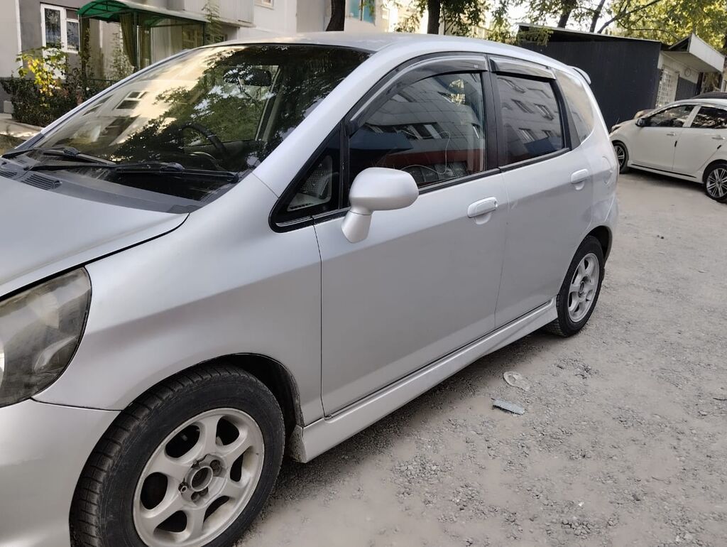 Honda Fit: 2003 г., 1.3 л, Вариатор, Бензин, Лифтбек: фото 2