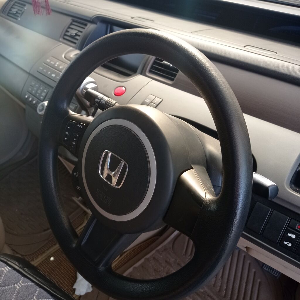 Honda Stepwgn: 2005 г., 2 л, Автомат, Бензин, Минивэн: фото 6