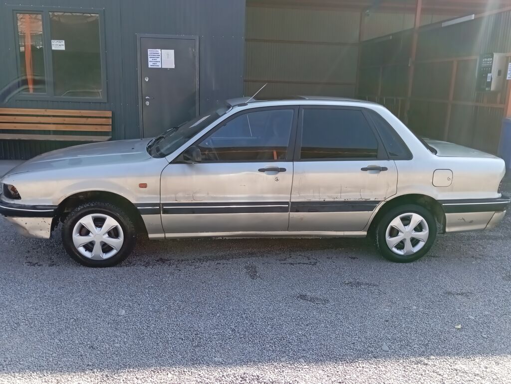 Mitsubishi Galant: 1989 г., 1.8 л, Механика, Бензин, Седан: фото 4