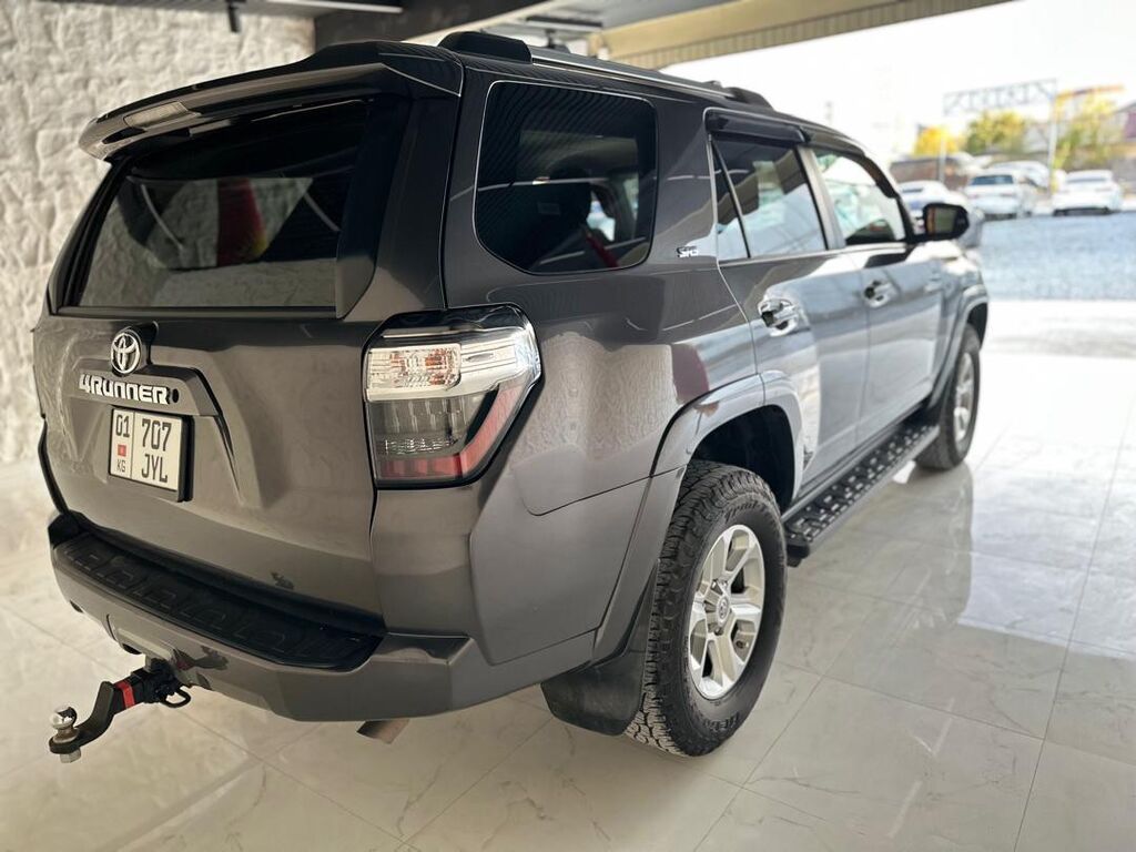 Toyota 4Runner: 2018 г., 4 л, Автомат, Бензин, Внедорожник: фото 4