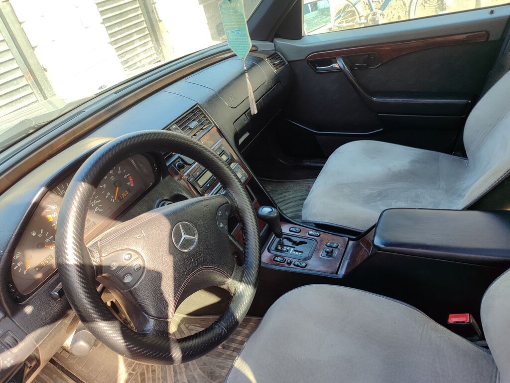 Mercedes-Benz C-Class: 1997 г., 2.2 л, Автомат, Газ, Седан: фото 2
