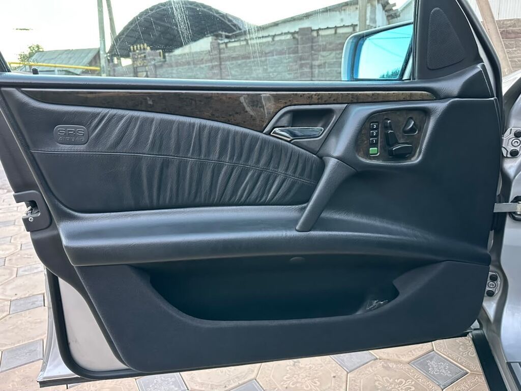 Mercedes-Benz E-Class: 1998 г., 4.3 л, Автомат, Бензин, Седан: фото 6