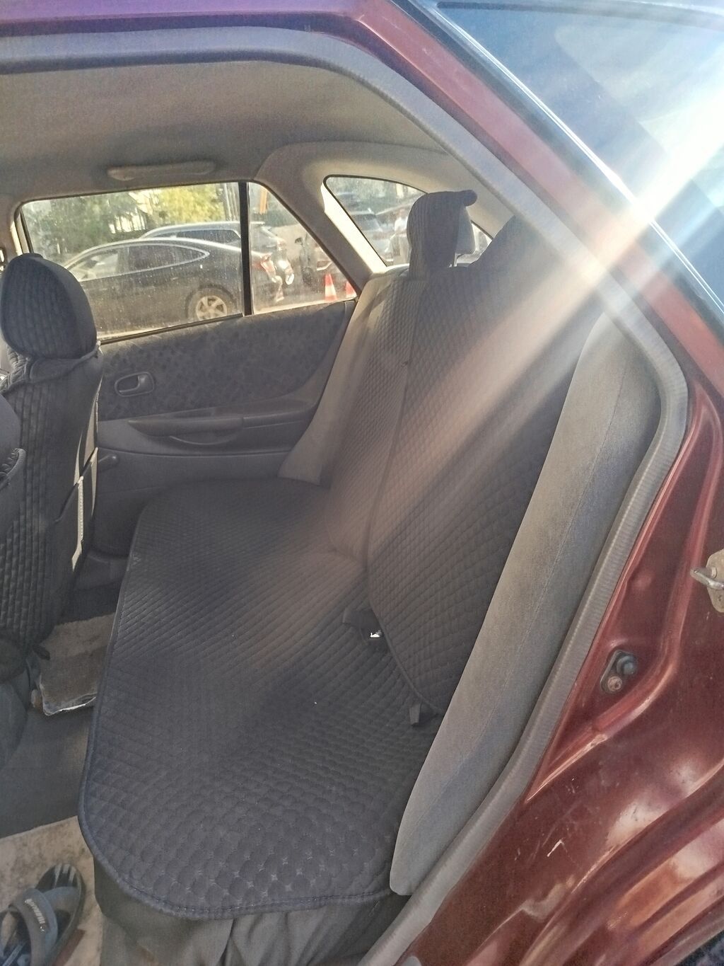 Mazda 323: 1998 г., 1.5 л, Механика, Бензин, Хэтчбэк: фото 6