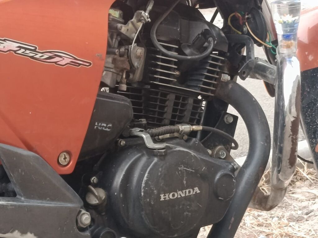 Honda CB150F, оранжевый дорожный мотоцикл Описание и особенности: -: фото 4