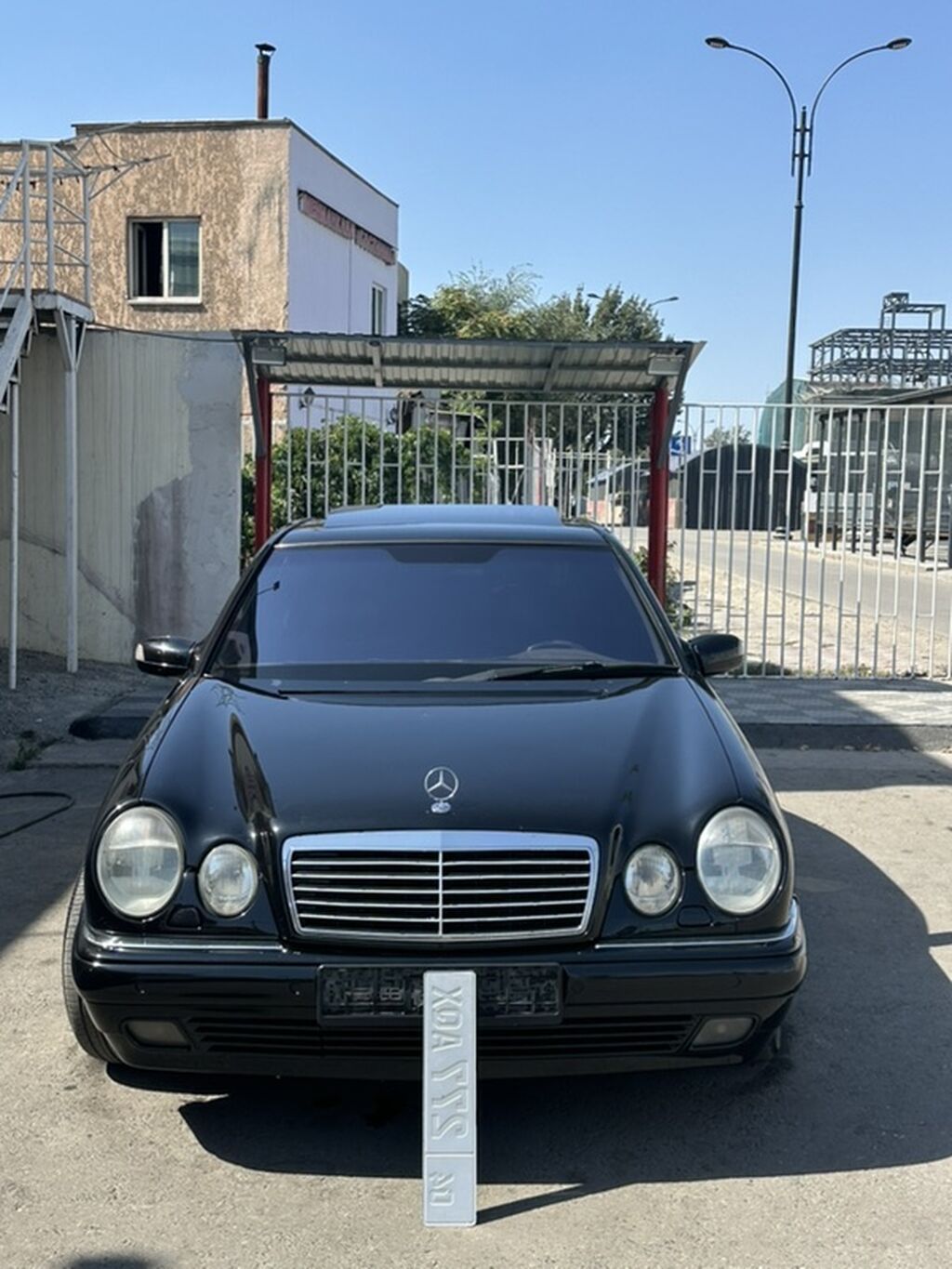 Mercedes-Benz E-Class: 1998 г., 4.3 л, Автомат, Бензин, Седан: фото 2