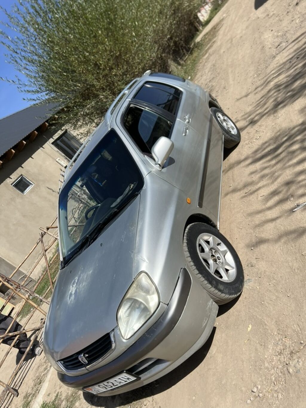 Toyota Raum: 2002 г., 1.5 л, Автомат, Бензин, Хэтчбэк: фото 1
