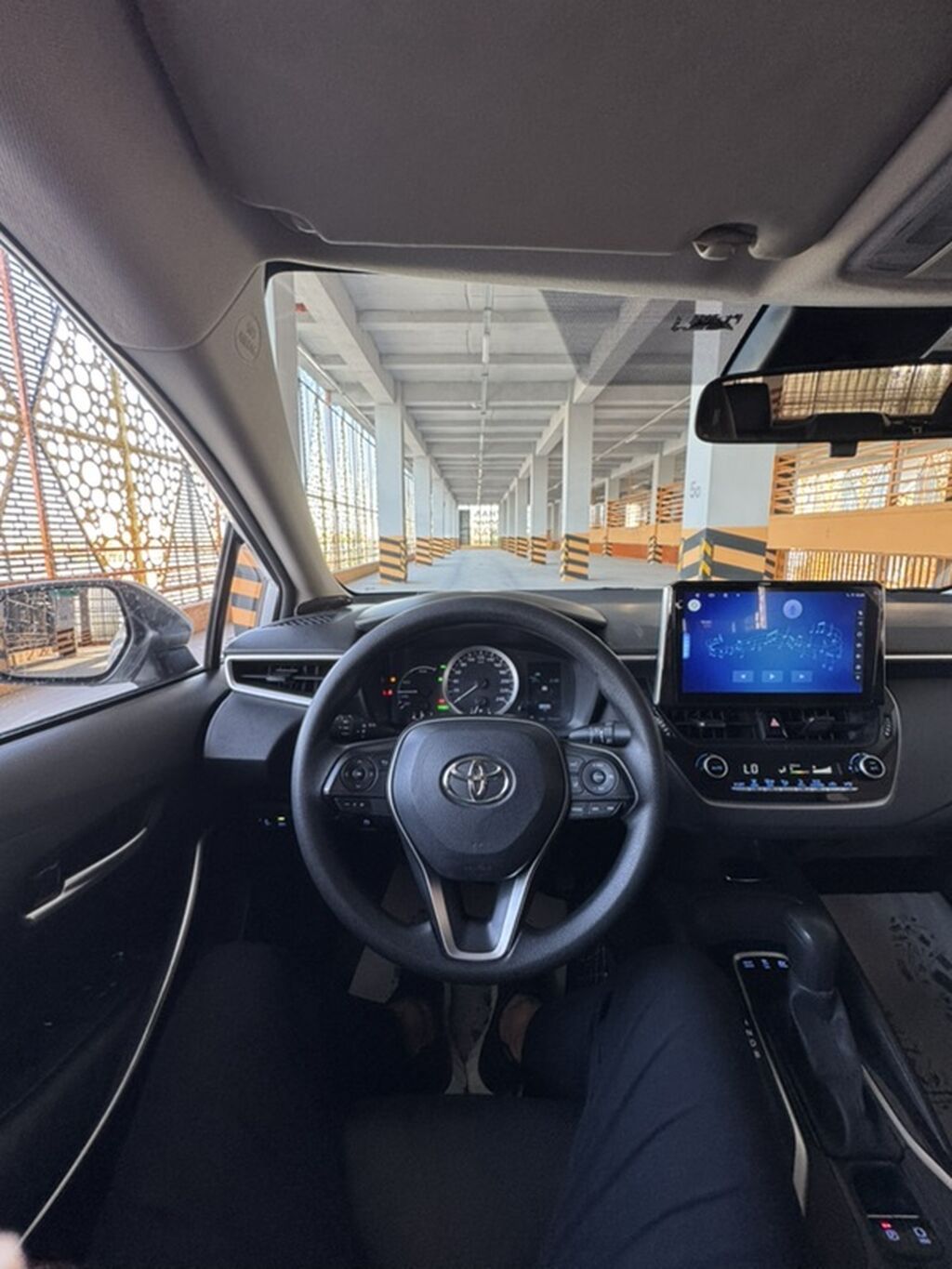 Toyota Corolla: 2019 г., 1.8 л, Вариатор, Гибрид, Седан: фото 7
