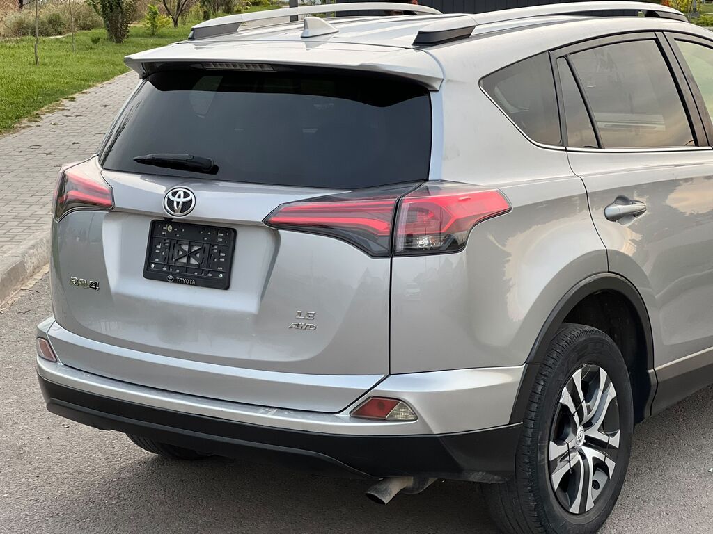 Toyota RAV4: 2018 г., 2.5 л, Автомат, Бензин: фото 5