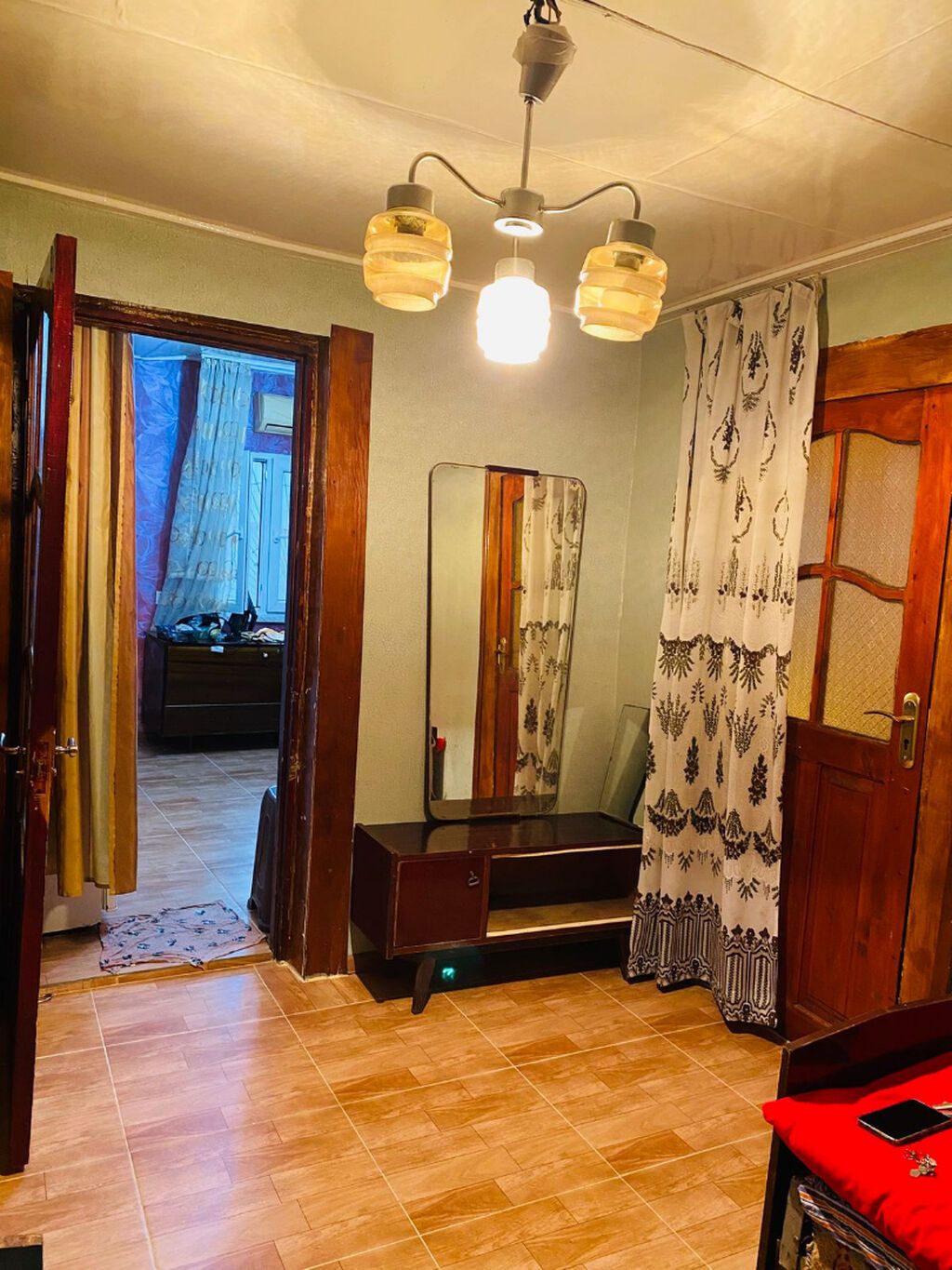30 kv. m, 3 otaqlı, İnternet, Su, Telefon