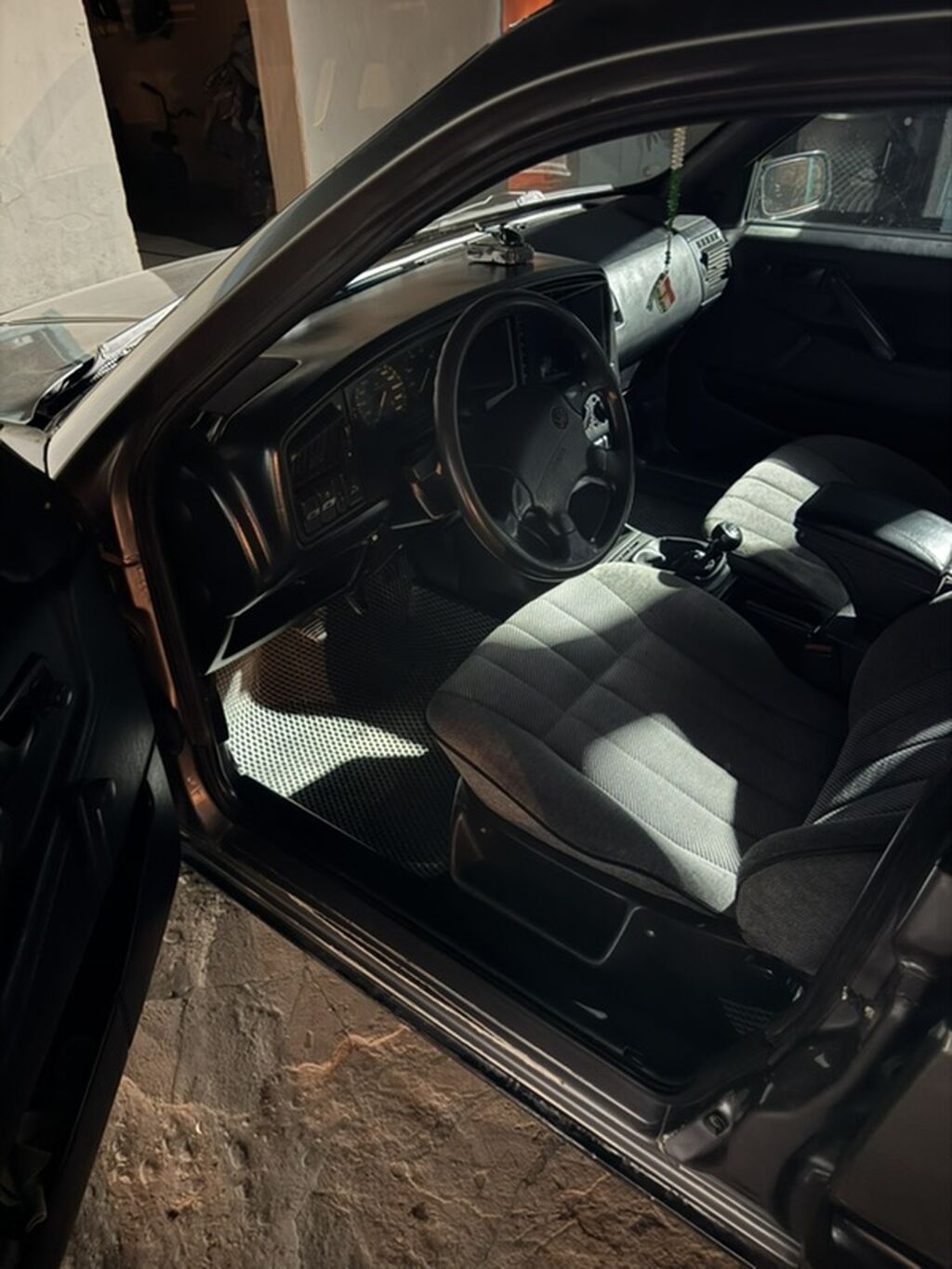 Volkswagen Passat: 1993 г., Универсал: фото 1