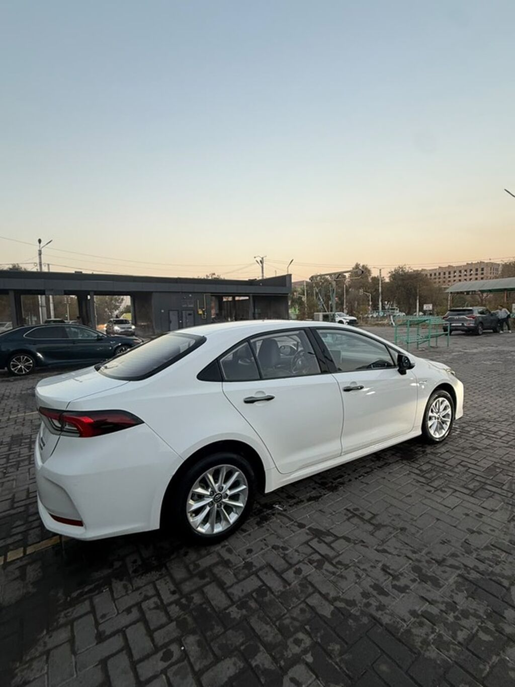 Toyota Corolla: 2021 г., Гибрид, Седан: фото 6