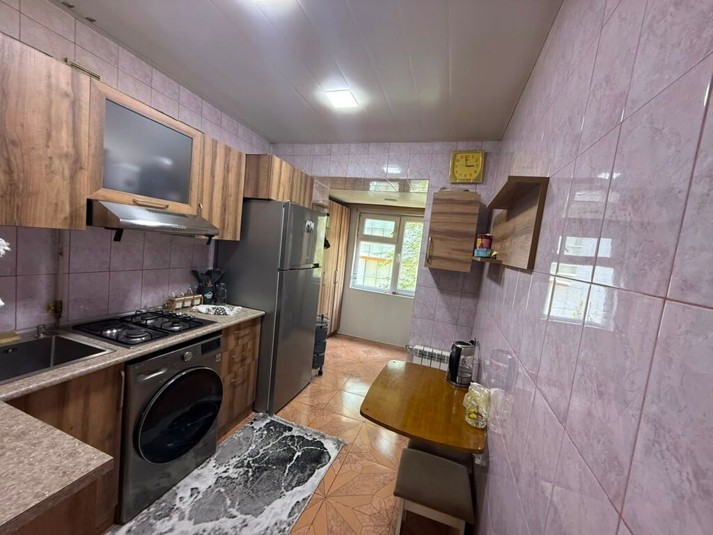 Bakı, 4 otaqlı, Köhnə tikili, 90 kv. m