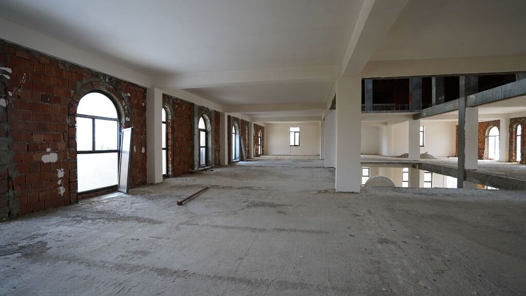 Ticarət Mərkəzi – Mall tipli obyekt - Ümumi sahə: 5 000 kv.m