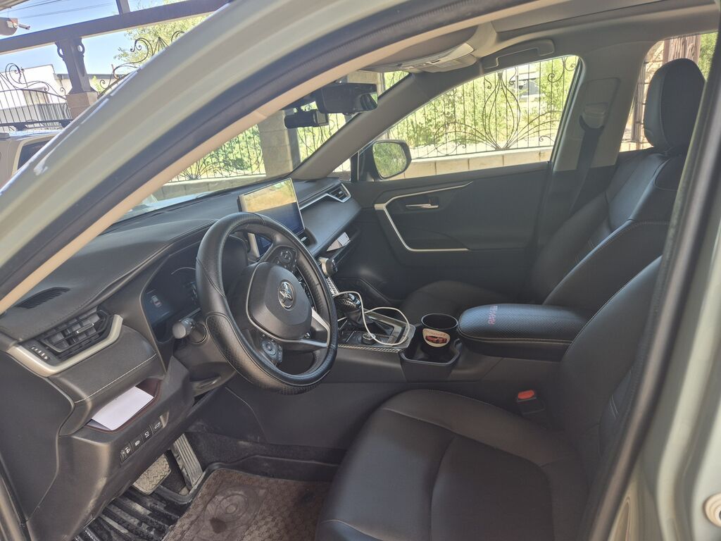 Toyota RAV4: 2022 г., 2.5 л, Гибрид, Кроссовер: фото 6