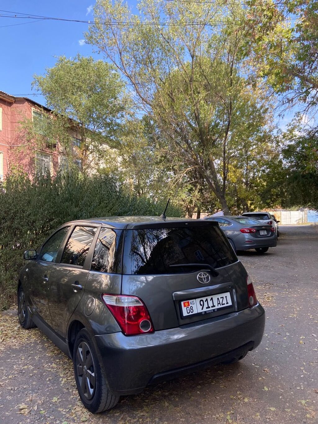 Toyota Ist: 2005 г., 1.3 л, Автомат, Бензин, Хэтчбэк: фото 2