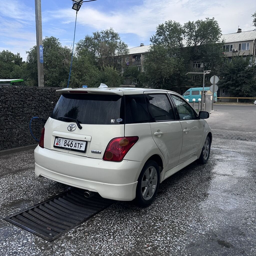Toyota Ist: 2004 г., Хэтчбэк: фото 6