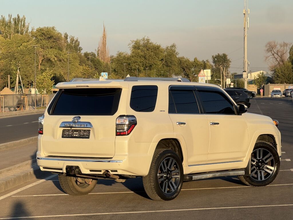 Toyota 4Runner: 2018 г., 4 л, Автомат, Бензин, Внедорожник: фото 3