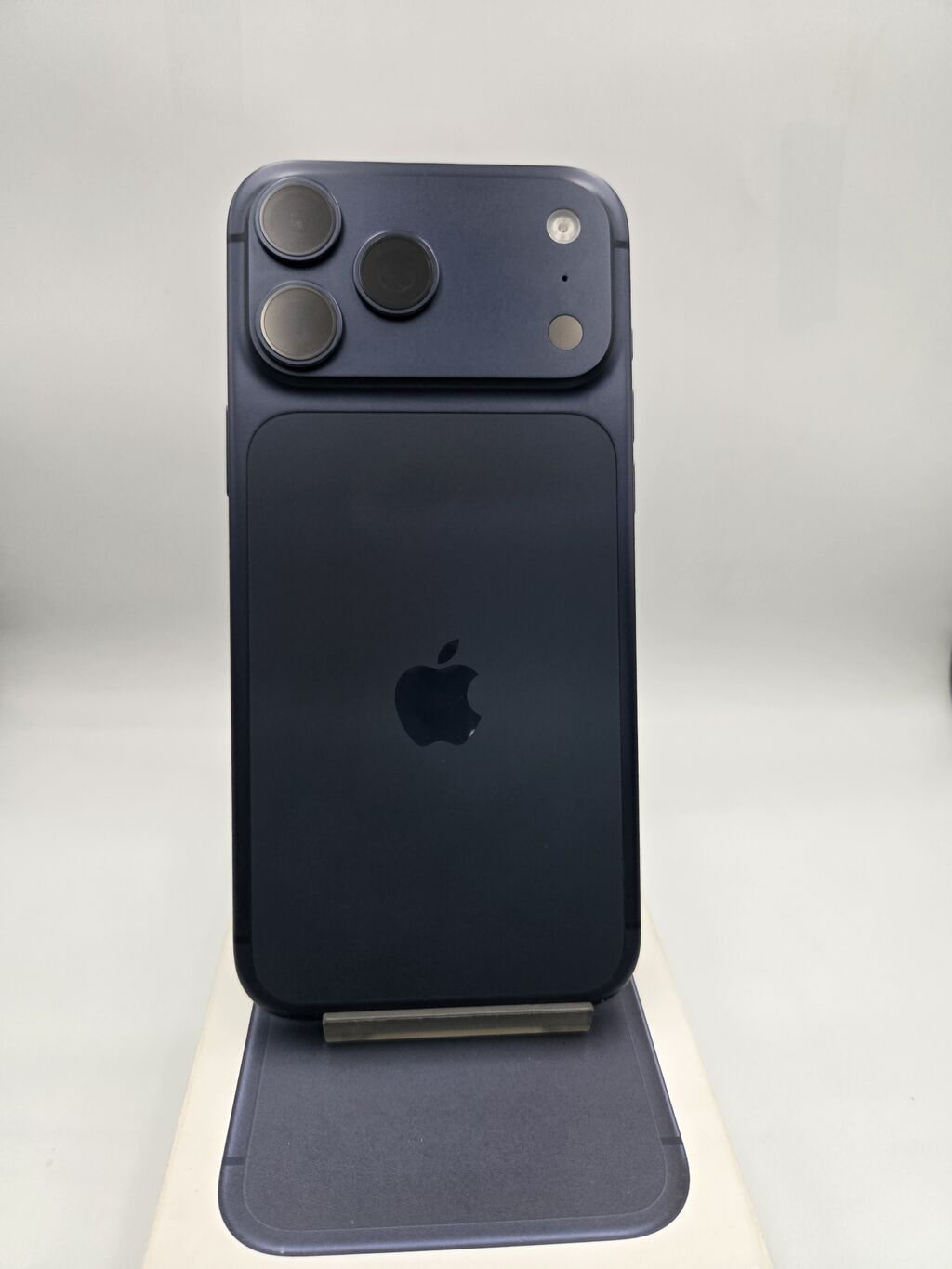 Iphone 17 pro Max 256gb Айфон 17 про макс 256гб! с коробкой Б/У 1 год: фото 3