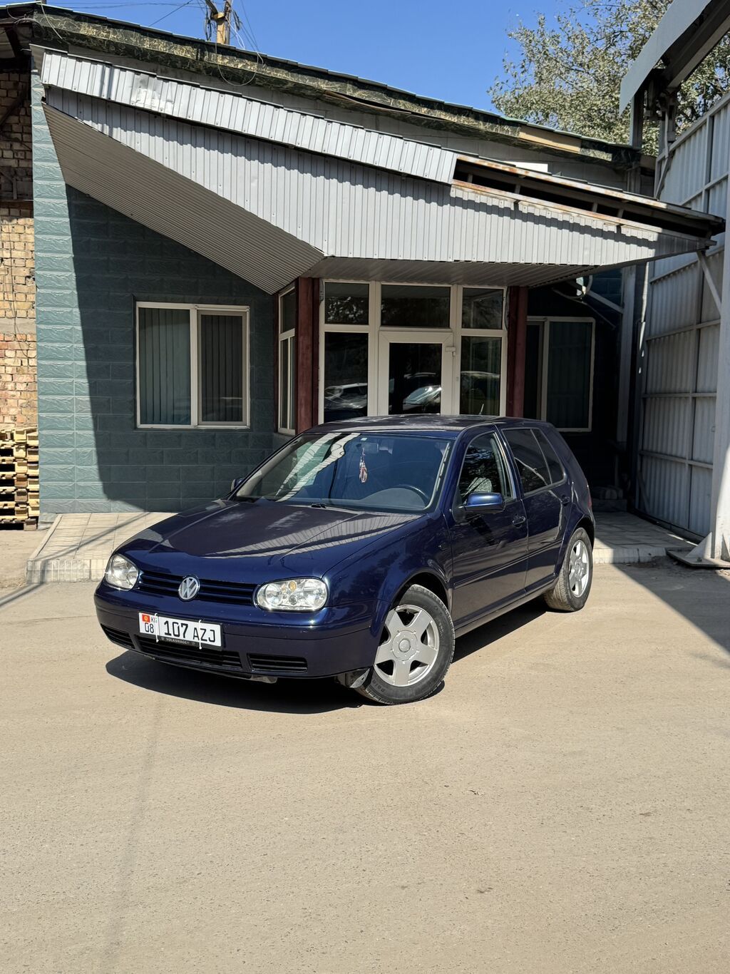 Volkswagen Golf: 1998 г., 1.6 л, Автомат, Бензин, Хэтчбэк: фото 1