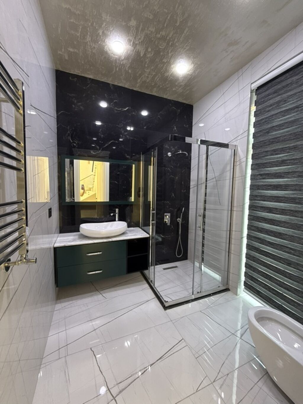 5 otaqlı, 216 kv. m, Yeni təmirli