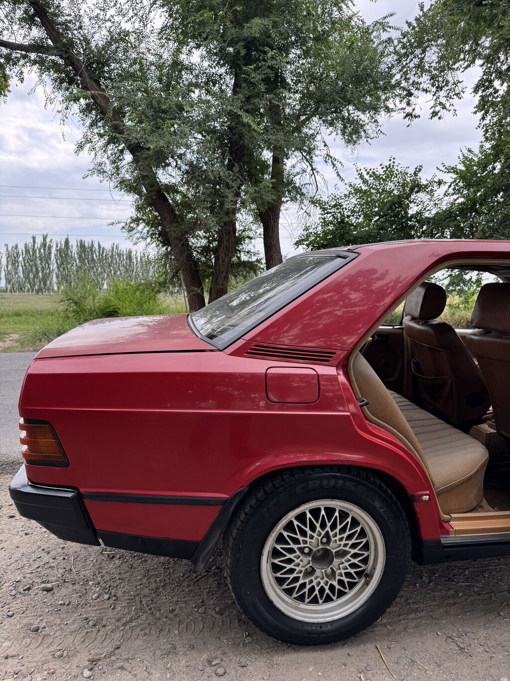 Mercedes-Benz E-Class: 1985 г., 2 л, Механика, Бензин, Седан: фото 7
