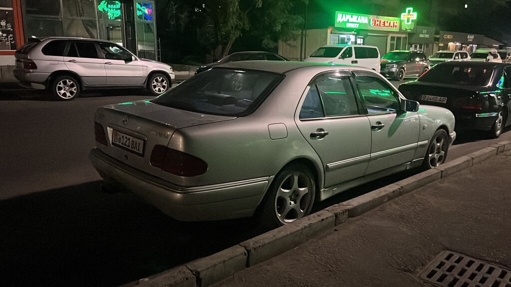 Mercedes-Benz E-Class: 1999 г., 3.2 л, Бензин, Седан: фото 2