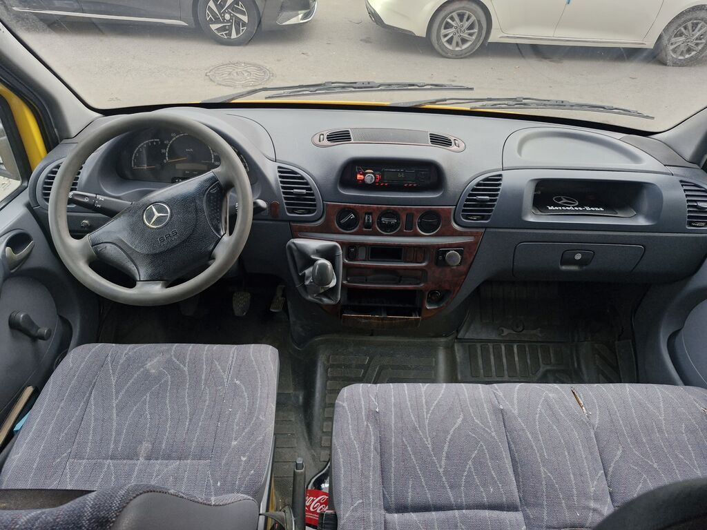 Mercedes-Benz Sprinter 2002 коротыш, грузопассажир ярко-жёлтого цвета: фото 7