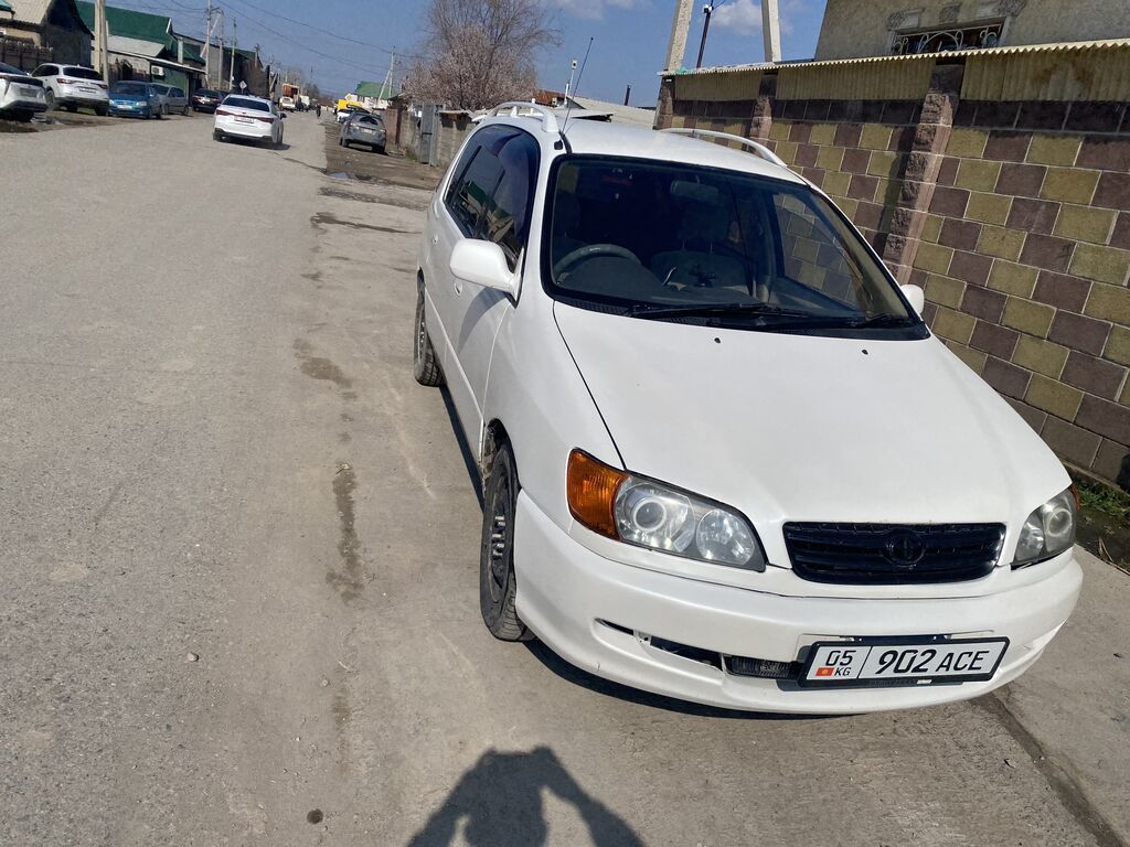 Toyota Ipsum: 2001 г., 2 л, Автомат, Газ, Минивэн: фото 3