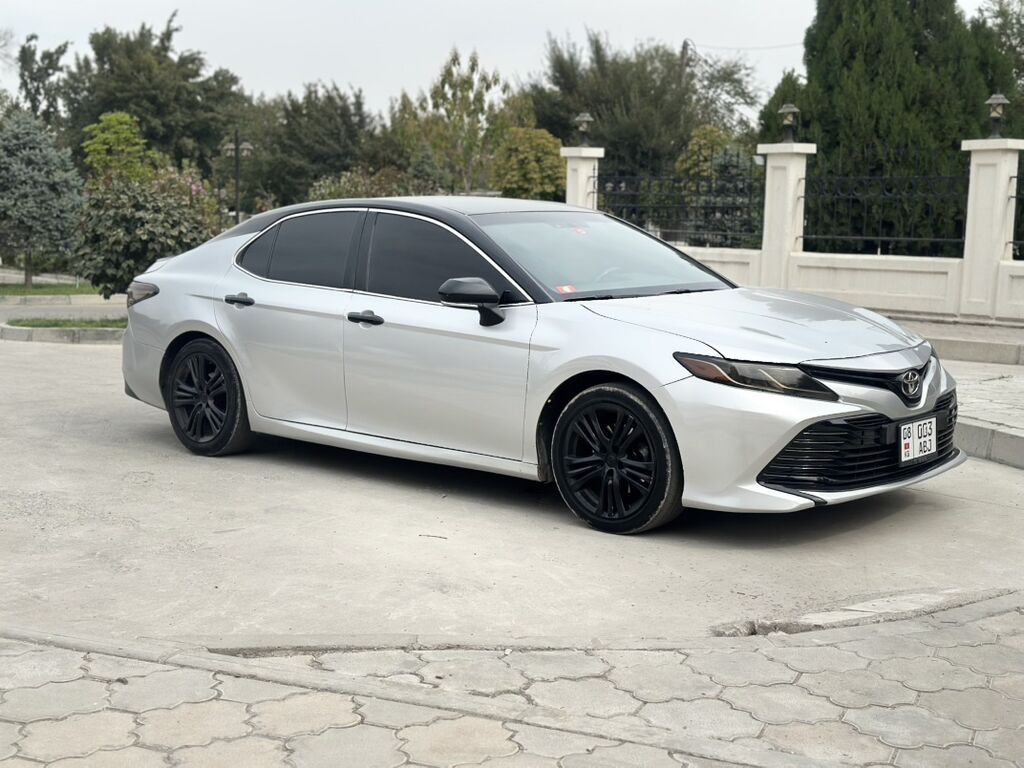 Toyota Camry: 2019 г., 2.5 л, Вариатор, Гибрид, Седан: фото 1