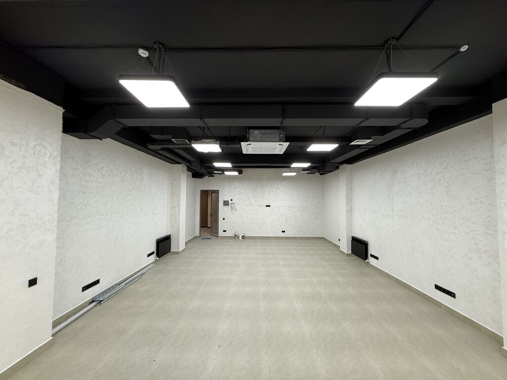 Аренда офисов, 60 м², В бизнес центре, 1 линия