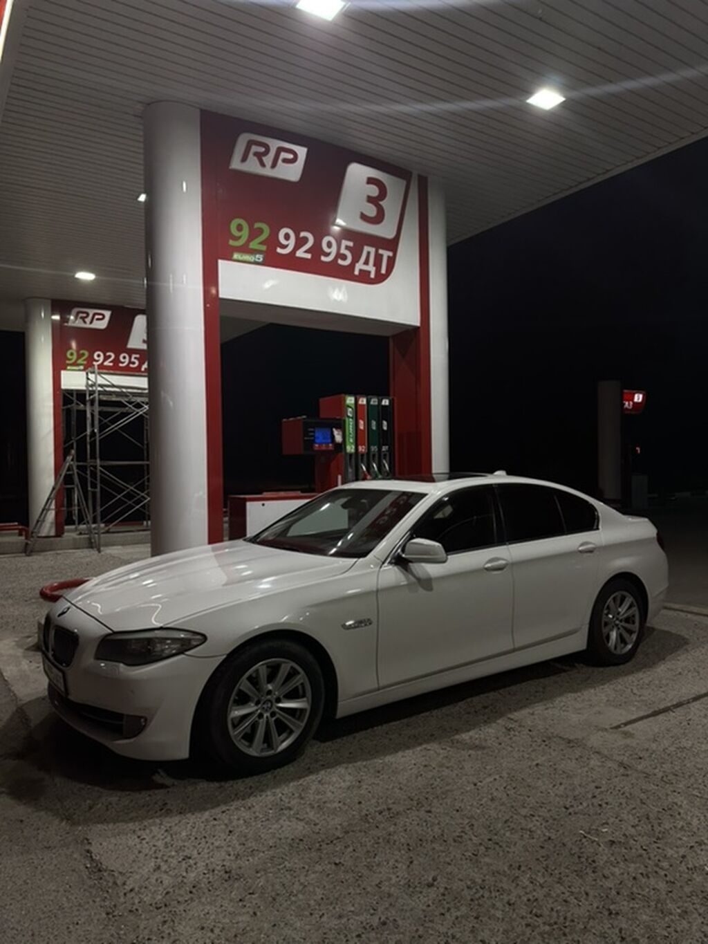BMW 5 series: 2010 г., 3 л, Автомат, Бензин, Седан: фото 2