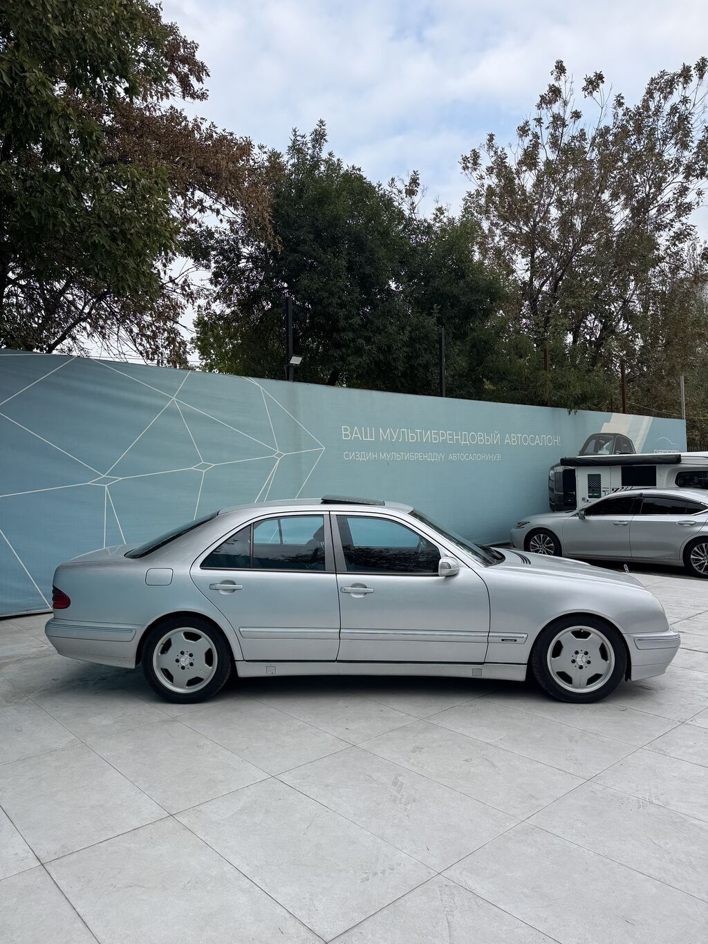 Mercedes-Benz E-Class: 2001 г., 5 л, Автомат, Бензин, Седан: фото 3