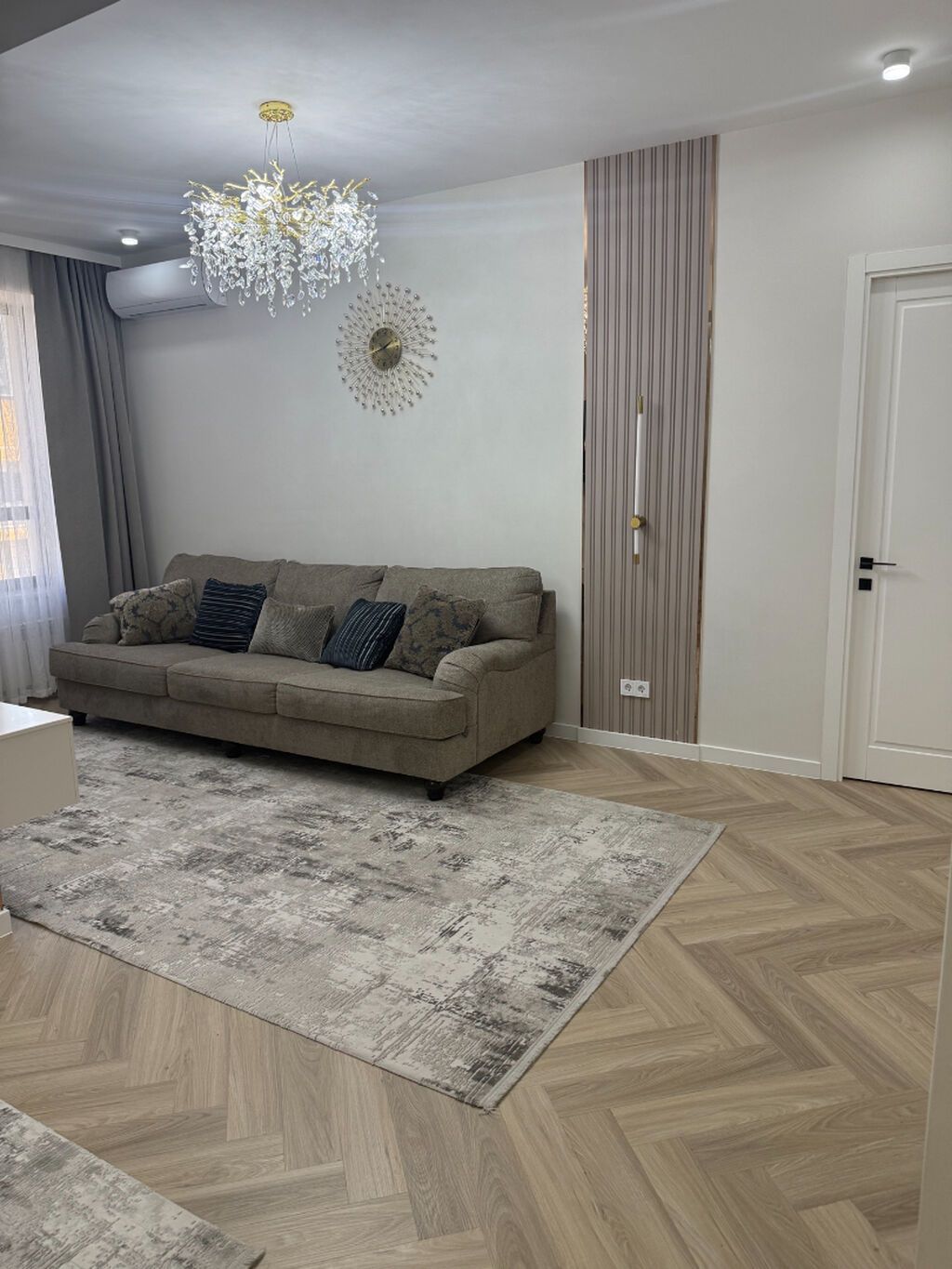3 комнаты, 137 м², Золотой квадрат 10 этаж, Дизайнерский ремонт: фото 3