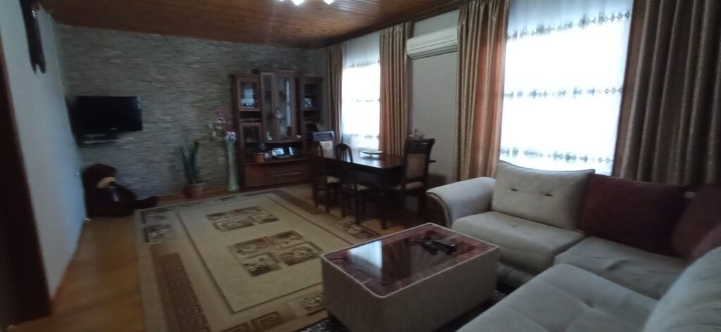2 mərtəbəli fərdi yaşayış evi - Tikinti: Kəsmə daş divarlar, dalbat