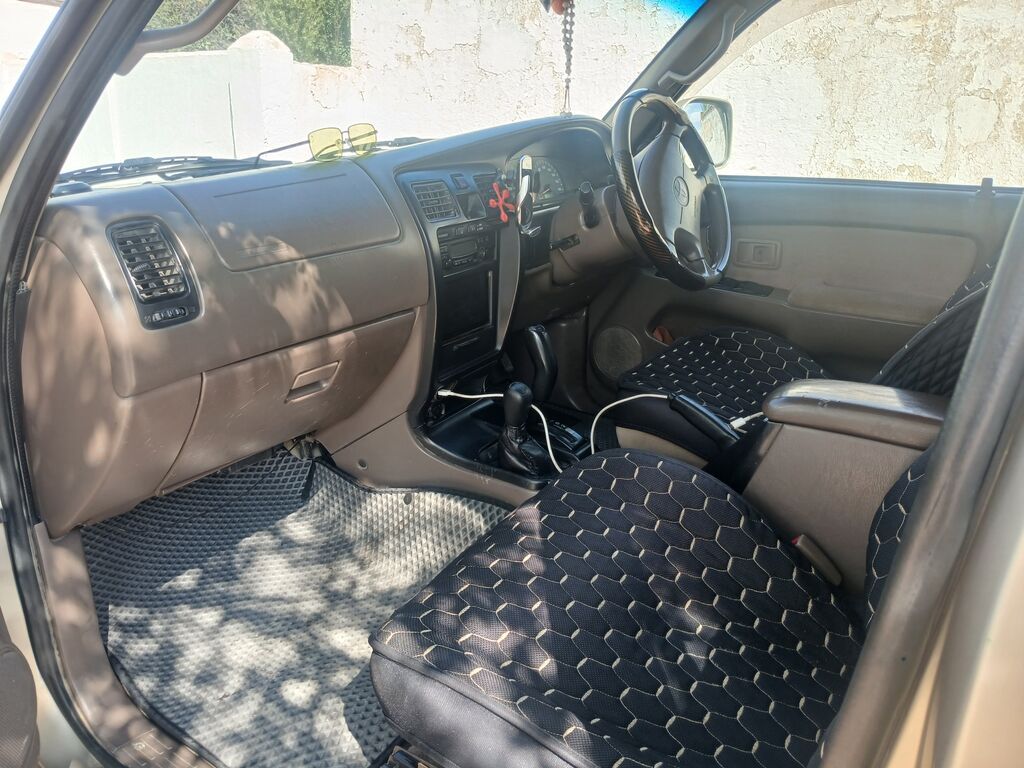 Toyota Hilux Surf: 2002 г., 2.7 л, Автомат, Газ, Внедорожник: фото 6
