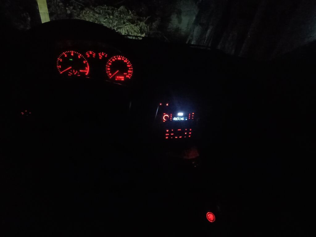 Audi A4: 1999 г., 1.8 л, Механика, Бензин, Седан: фото 7