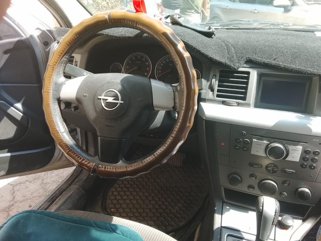 Opel Vectra: 2004 г., Седан: фото 7