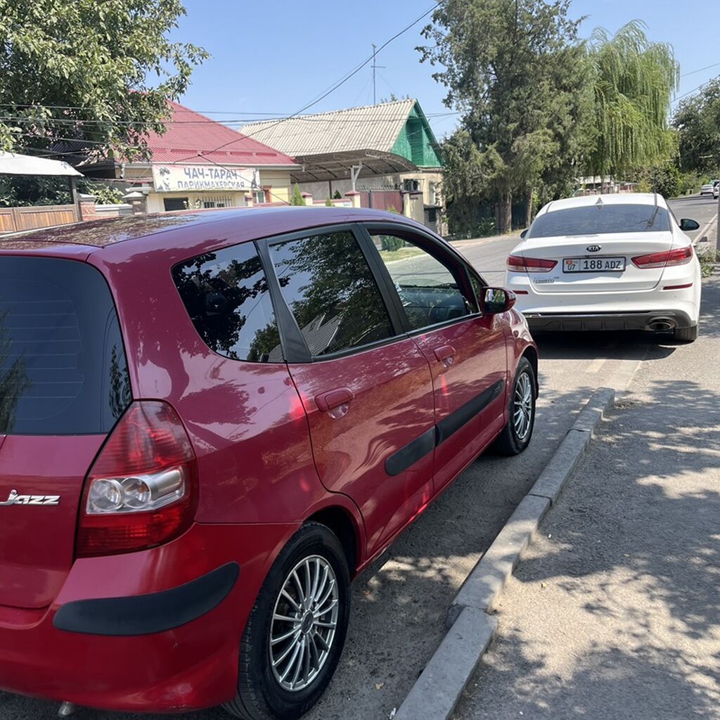 Honda Jazz: 2006 г., 1.4 л, Автомат, Бензин, Хэтчбэк: фото 2