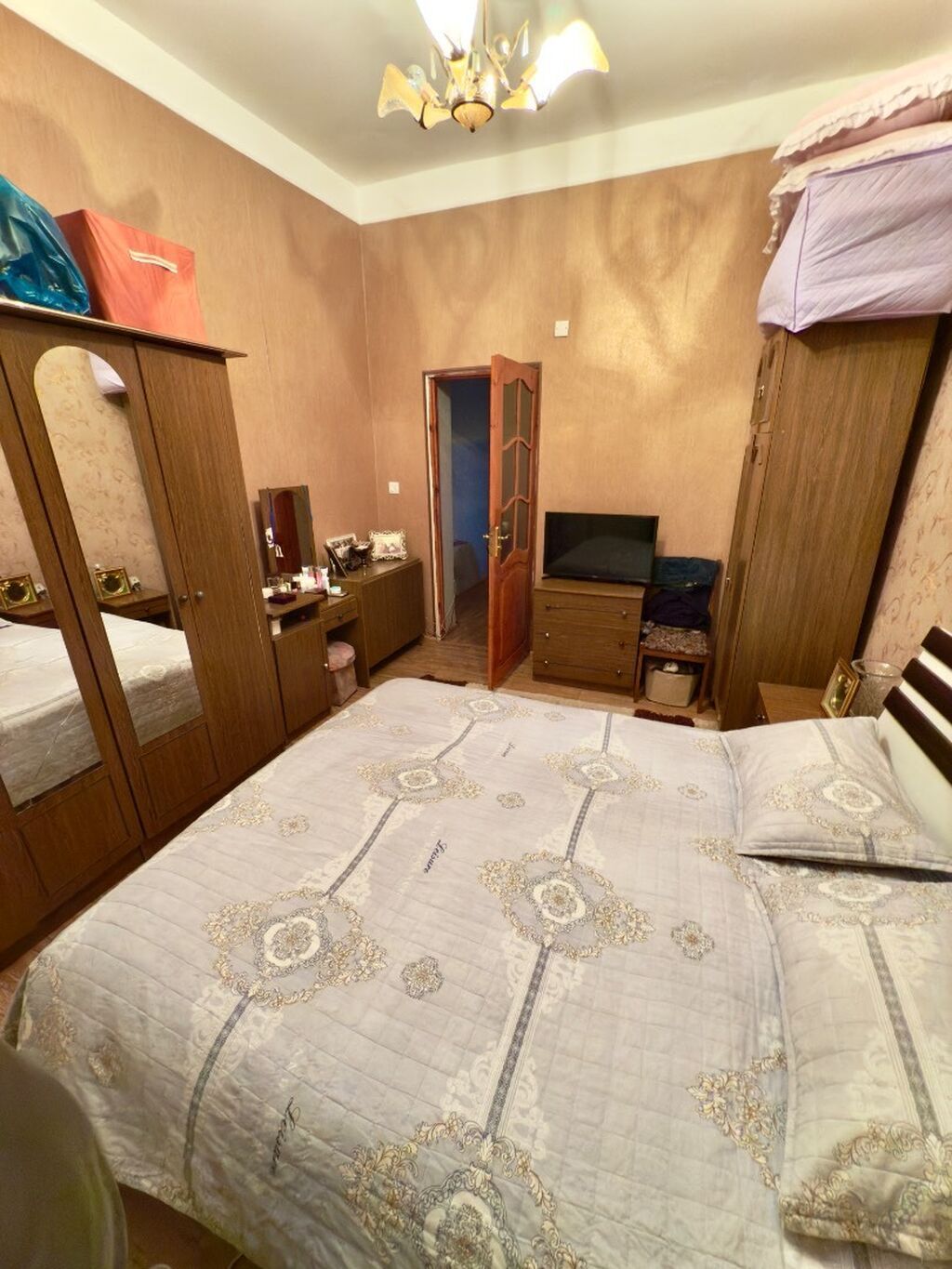 Bakı, 3 otaqlı, Köhnə tikili, m. Xalqlar Dostluğu, 58 kv. m