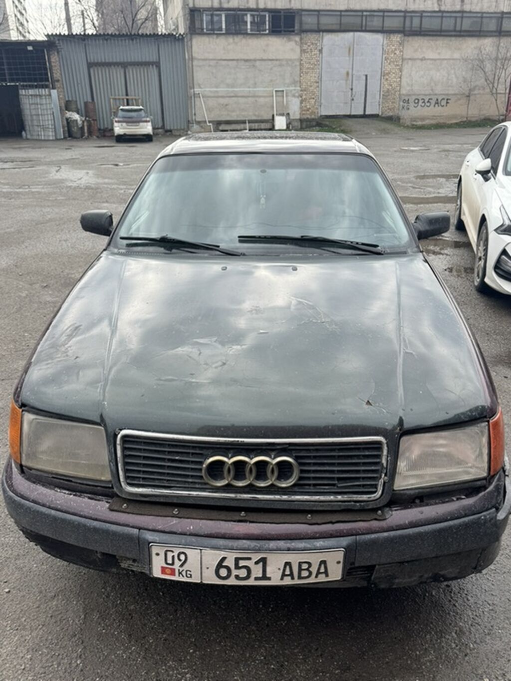 Audi 100: 1991 г., 2.3 л, Механика, Бензин, Седан: фото 1
