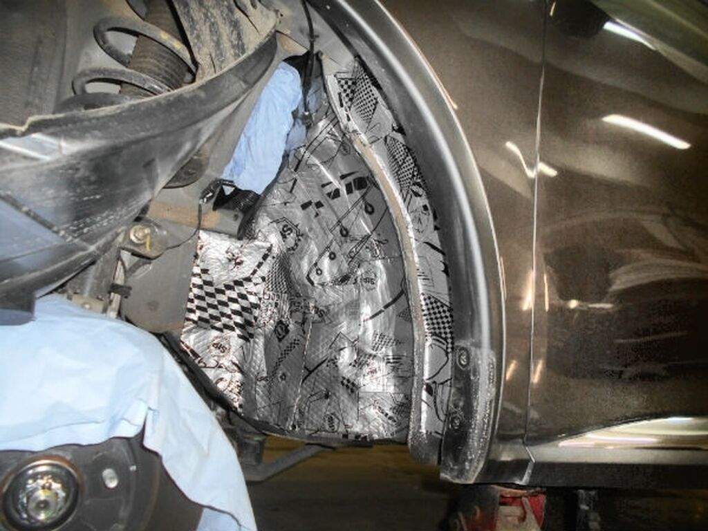 Шумка арок cerato td. Шумоизоляция колесных арок. Шумоизоляция арок. Шумоизоляция колесных арок спортейдж 4. Шумоизоляция подкрылков приора.